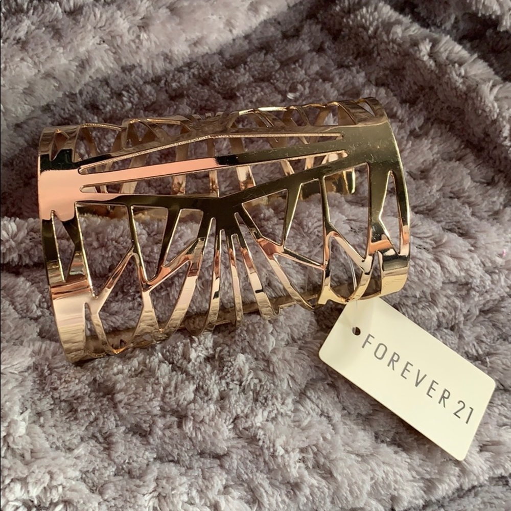 BNWT F21 large gold cuff bracelet